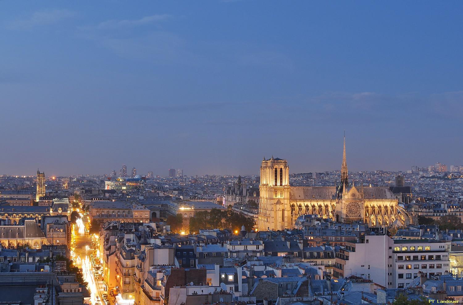 Paris vu d'en haut, Notre-Dame de nuit, 17 rue de la Sorbonne