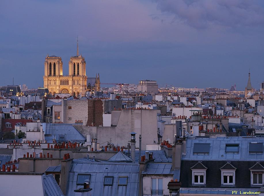 Paris vu d'en haut, Notre-Dame de nuit, 45 Rue des Saints-Pres ( de mdecine)