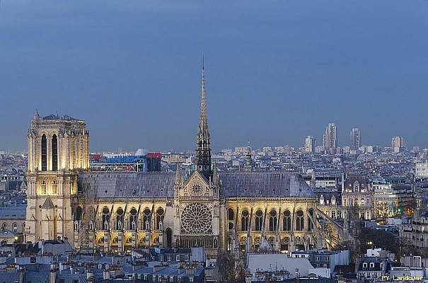 Paris vu d'en haut, Notre-Dame de nuit